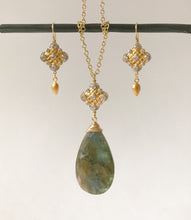 Load image into Gallery viewer, Large Labradorite with Gold Necklace
