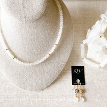 Load image into Gallery viewer, Moonstone earring with gold link