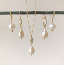Load image into Gallery viewer, Baroque Pearl Gold Necklace