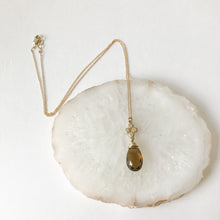 Load image into Gallery viewer, Whisky Quartz Gold Necklace